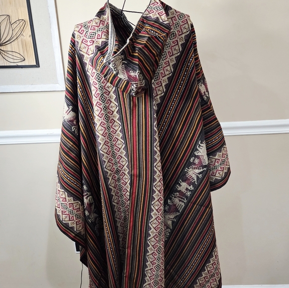PERUVIAN Colorful Striped PonchoPeruvian Cuzco culture handmade by Peruvian arti - Picture 10 of 10